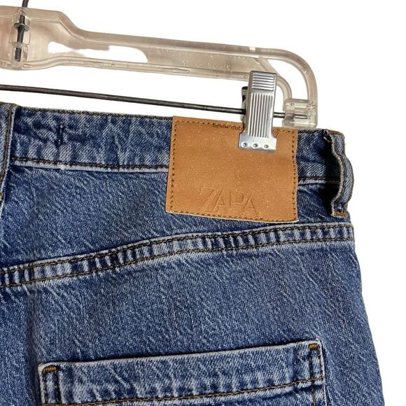 Zara medium wash raw hem jeans. Size 8 - Picture 9 of 9